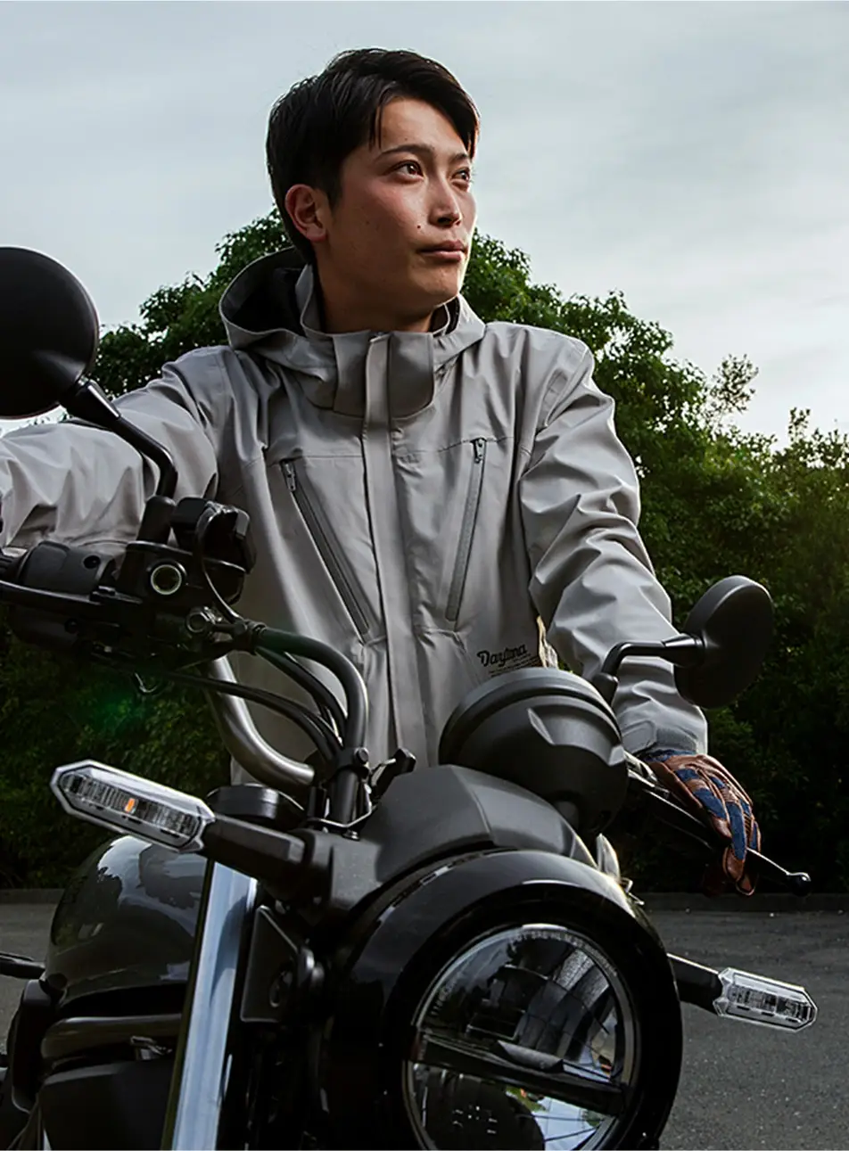 街乗りにも映えるモダンツーリングスタイル